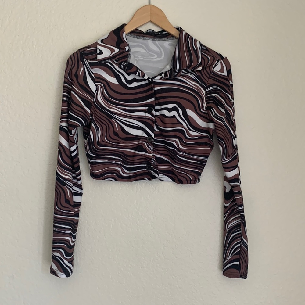 Brown, white and black long sleeve crop top